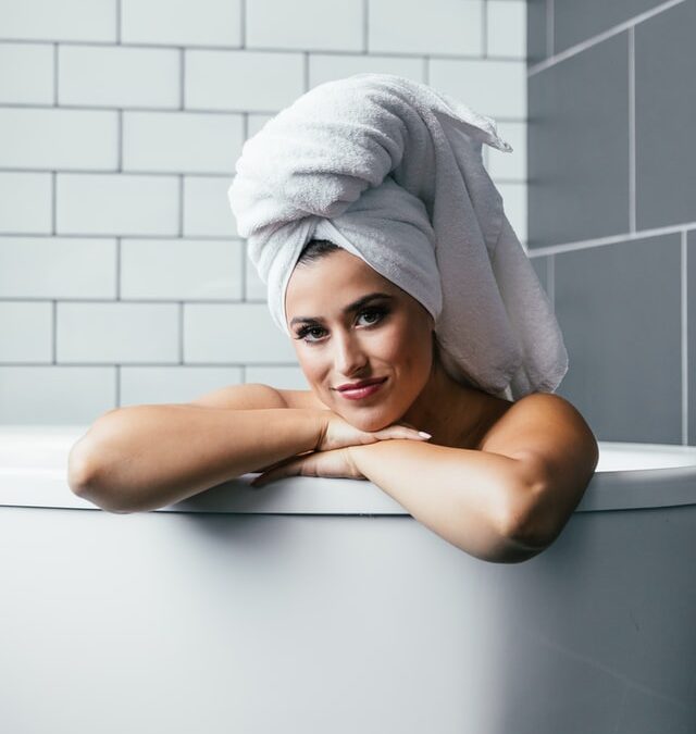 Chute des cheveux : les soins capillaires qu&rsquo;il vous faut