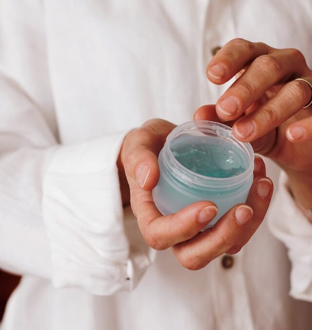 Quels sont les critères pour choisir une crème hydratante adaptée à sa peau ?