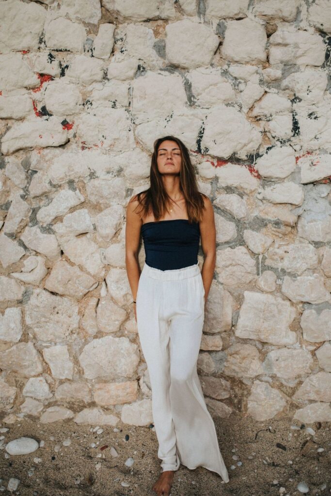 Porter le maillot bustier comme un body chic